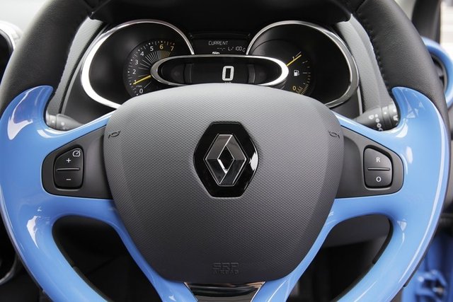 KISA SİLECEK ÖZELLİĞİ -  - Clio Kısa Silecek Komutu, Silicek Kolunu Kendinize Doğru 1 Kez Çekmekle Çalışır..