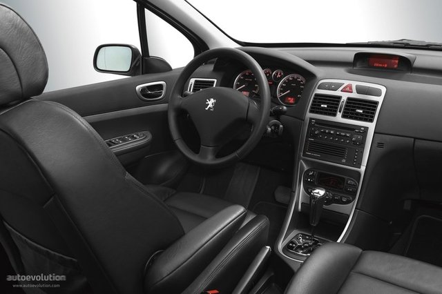 * 10 km hızı geçtiğinizde kapılar otomatik kilitlenir. -