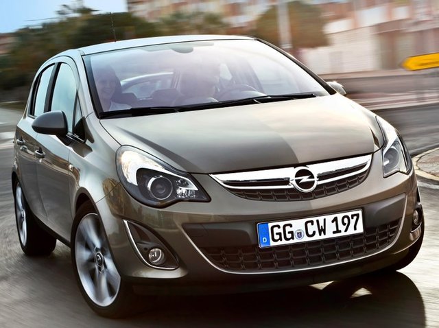 OPEL CORSA -  - * Arabaya girince, anahtarı kontağa taktıktan sonra silecek ve sinyal kolunu aynı anda kendinize çektiğinizde..  - Sırasıyla P1, P2, P3, P4, P5, P6 ve P7 özellikleri aynı anda programlanabilir hale gelir.