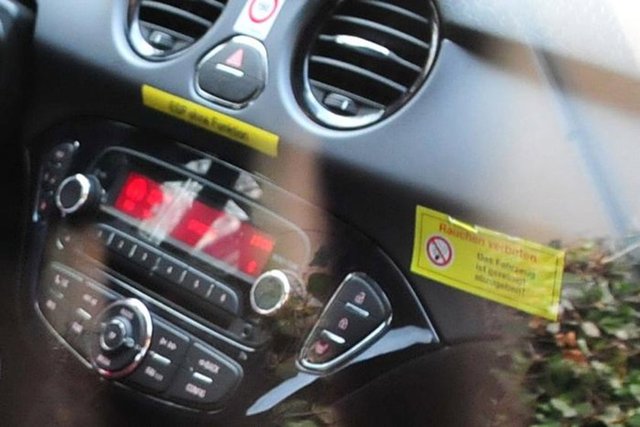 * Abs ve/veya esp belli bir sure sürekli çalışırsa örn 4-5 saniye, araç tehlikeli bir durum olduğunu algılar ve otomatık olarak müziği kapatır.