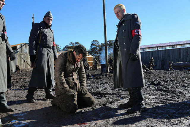 inanmakta zorlanacağınız, Hollywood usulü 'destansı aşk' damarlı bir savaş filmi... Burak Cem Arlıel imzalı eserde Murat Yıldırım ve Selma Ergeç başrolleri paylaşırken, Baki Davrak kötü Alman subayı rolünde uluslararası performansıyla döktürüyor.