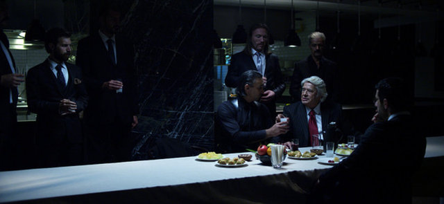 "Panzehir", iyi çekilmiş stilize sahneleriyle dikkat çekerken John Woo'ya selam çakan bir mafya tetikçisi hikayesine uzanıyor. "Büşra" ve "Dağ"ın yaratıcısı Alper Çağlar'ın en kişisel, olgun ve kalıcı filmi böylece yamacımızda beliriyor.