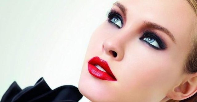 Rujlar macun kıvamına geldiğinde en sevdiğiniz rujlarını hep yanında taşıyabileceğin paletin senin olacak!