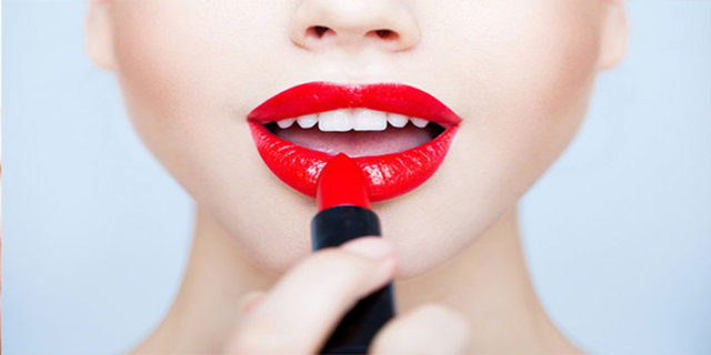 1) İlaç kutusuyla size özel ruj paletini yapın