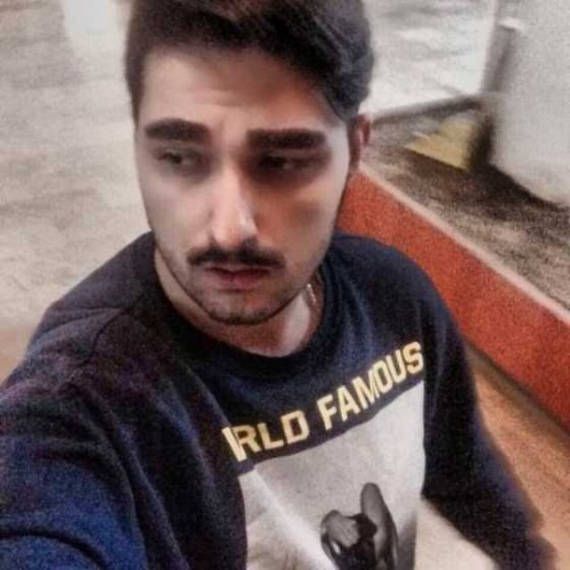 İdo'nun Instagram sayfasında paylaştığı fotoğrafta saçlarını kısaltması ve kaşlarına şekil vermesi dikkat çekti. -  -  - Oğul Tatlıses'in 'hoop' notuyla paylaştığı fotoğraf 185 kişi tarafından beğenildi.