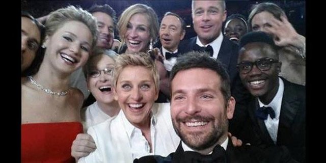 Ünlü komedyen Ellen DeGeneres'in Oscar selfie'si rekor kırmıştı. DeGeneres, Bradley Cooper'a çektirdiği bu kareyi Twitter hesabından paylaşmıştı. 47 dakikada bir milyon retweet alan bu kare, Obama'nın rekorunu da elinden almış oldu.