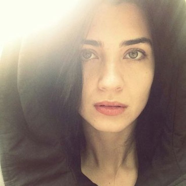 Tuğba Büyüküstün'ün Instagram hesabından paylaştığı makyajsız fotoğrafı, sadece Türkiye'de değil Arap ülkelerinde de takip rekoru kırmıştı.