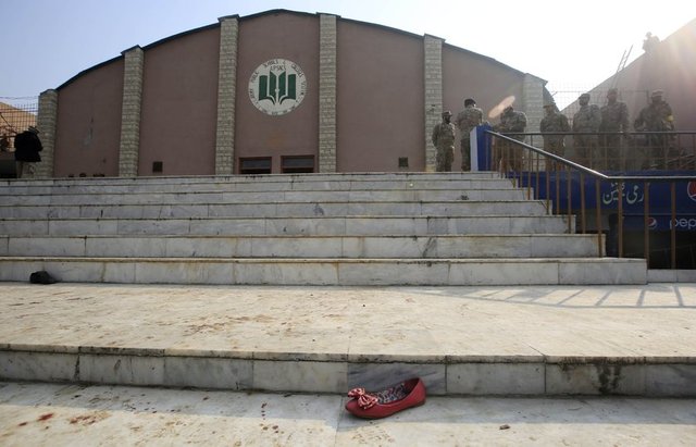 Ancak 4 Kasım 2012'de silah arkadaşını öldürmekle suçlanan Muhammed Hüseyin adlı bir askerin davasında kaldırılmış ve Hüseyin Miyanvali'deki bir cezaevinde asılarak idam edilmişti.