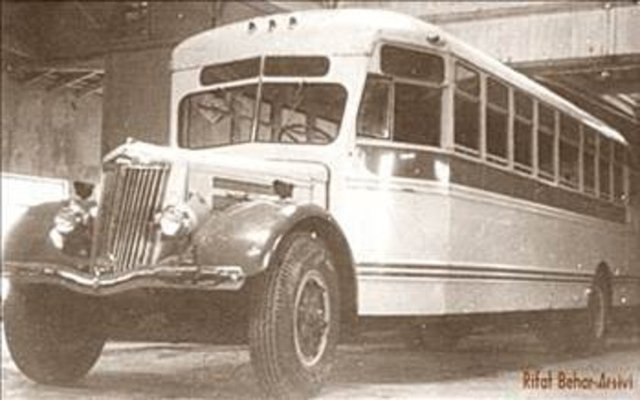 Kamyon otobüsleri, aynı yıl ABD'den satın alınan Gasoille-White orijinal otobüsler takibetti. Bu otobüsler montajları yapıldıktan sonra 1943'te "Taksim-Beşiktaş" ve "Eminönü-Beşiktaş" hatlarında seferlere başladı.