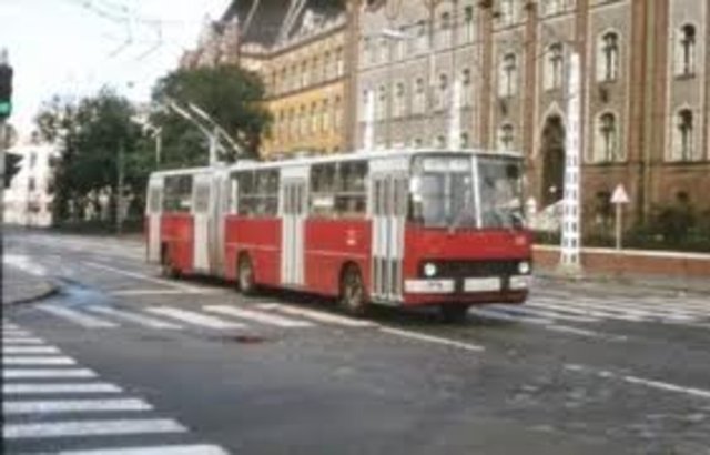 1979 - İETT filosuna Macar yapımı ilk körüklü otobüsler (Ikarus) katıldı.