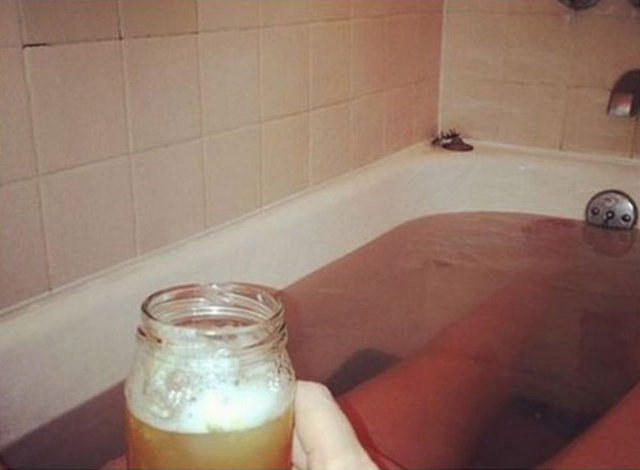 Ağrılarının başlamasıyla beraber yaklaşık 12 saat süren doğum süresince yaşadıklarını fotoğraflar ve 'küfürlü' bir dille paylaşan Iorio 'Bu eşsiz tecrübeyi olduğu gibi yansıtmak istedim' açıklamasını yaptı.