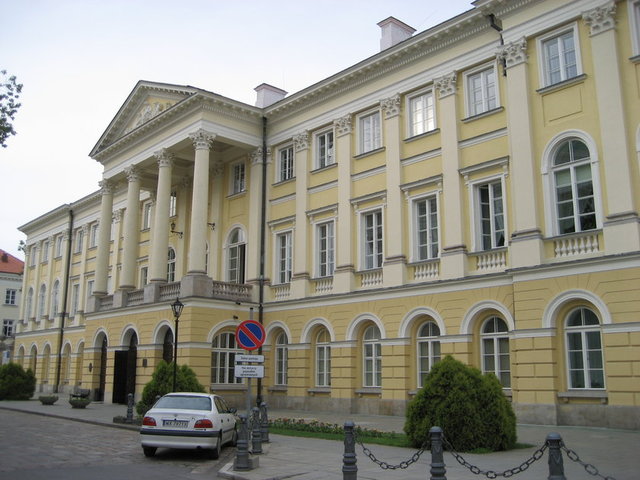 4. Varşova Üniversitesi  Polonya