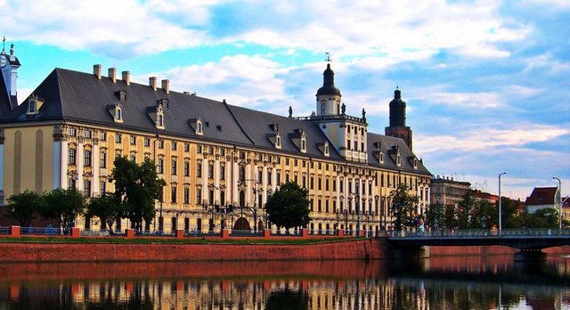 46. Wrocław Üniversitesi  Polonya