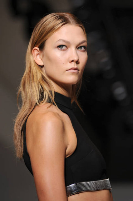 Doğal formlu saç kesimleri ve taranmış saçlar geçen sezon olduğu gibi bu sezonda tercih nedeni olmaya aday.