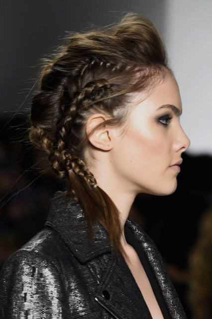 Örgü, geçen senenin en severek kullanılan saç modelleri arasındaydı. Bu senede öyle olacak.