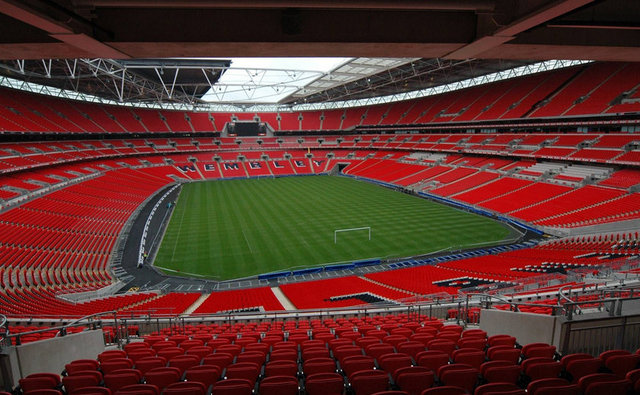 8-) Wembley [İngiltere]