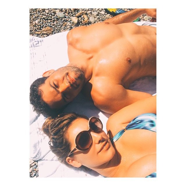 Ünlü model sevilisi Jeremy Parisi ile tatil yapıyor.