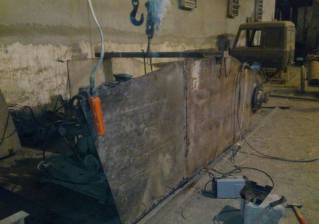 Kendisine parçalar halinde gelen tankı toplamayı başaran Naumkin, tankı tekrar eski haline döndürebilmek için 1 yıl uğraştı.