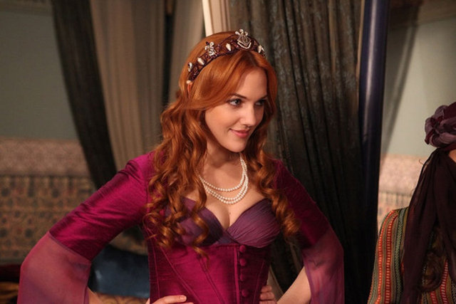 Aynı hafta röportajlarında da "Avrupa kadınıyım. Çok çapkınım" diye demeç veren Uzerli, gecede Almanya'da takıldığı birden fazla sevgilisi olduğunu da söyledi.