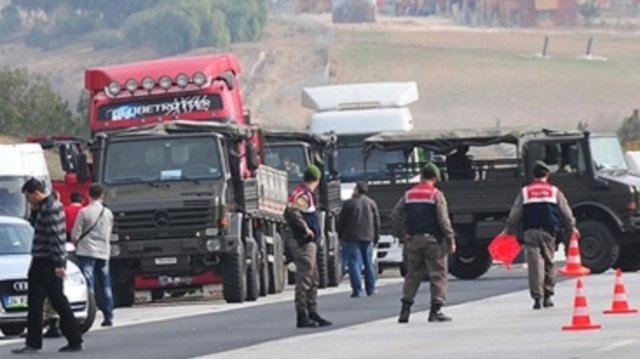 Türkiye'de yılın ilk ayında, İstanbul merkezli yürütülen 17-25 Aralık 2013 tarihli soruşturmanın yakınları devam ederken, Adana'da, Cumhuriyet Savcılığının talimatıyla MİT'e ait 3 tırın jandarma ekiplerince durdurularak aranması da gündemde geniş yer tutt