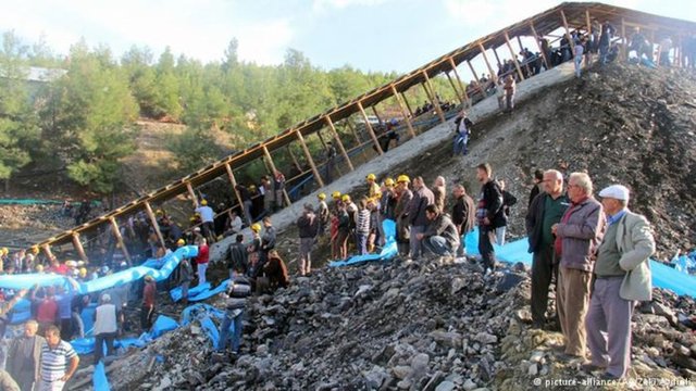 Karaman'ın Ermenek ilçesindeki bir maden ocağında su baskını nedeniyle 18 işçi mahsur kaldı