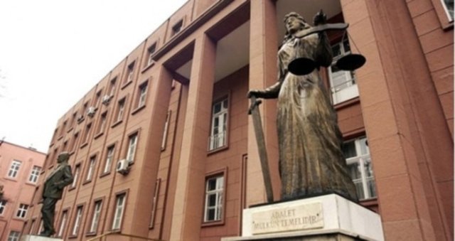 Haziran ayında, Anayasa Mahkemesinin, başörtüsüyle duruşmaya alınmadığı için bireysel başvuruda bulunan avukatın haklarının ihlal edildiğine karar vermesi de kamuoyunda geniş yer buldu ve avukatlar duruşmalara başörtüsüyle girmeye başladı