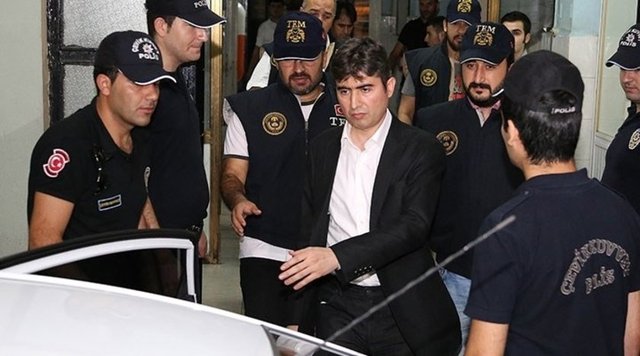 İçişleri Bakanlığı, "usulsüz dinleme ve kişisel verileri arşivleme" iddiasıyla Emniyet Müdürü Ömer Köse, Özgür Açıkgöz ve Murat Çetiner de dahil 11 polisi meslekten ihraç etti