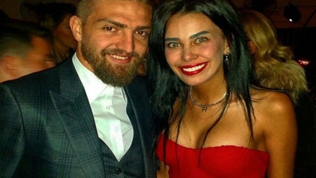 Fenerbahçeli futbolcu Caner Erkin'in eşi Asena Erkin, bütün magazin ünlülerini geride bıraktı.