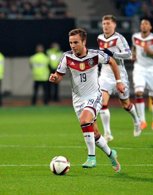 24 Mario Götze