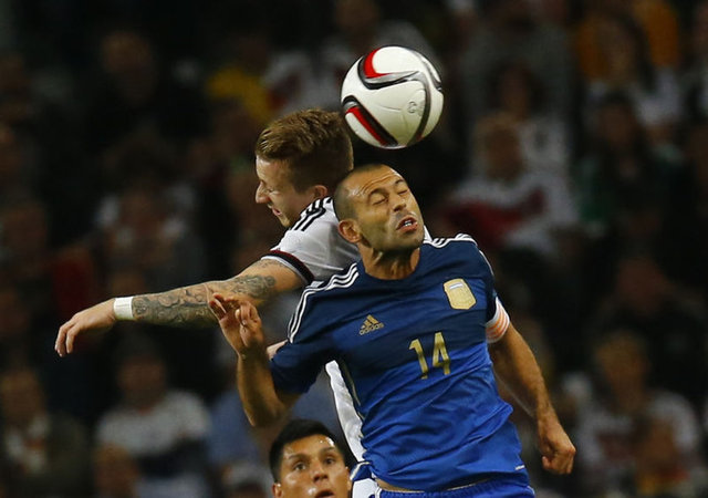 27 Javier Mascherano