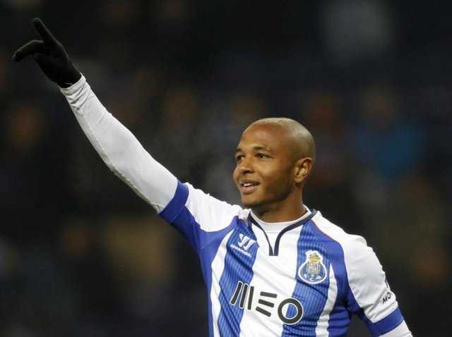 61 Yacine Brahimi