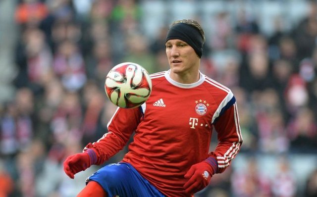 25 Bastian Schweinsteiger