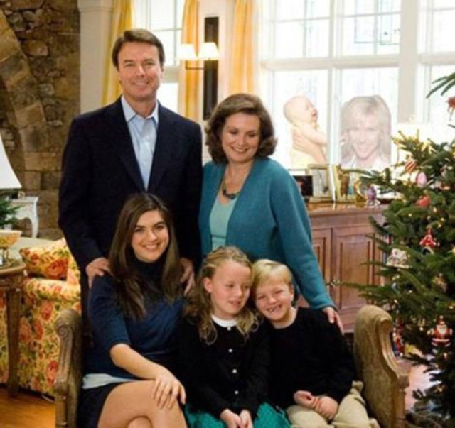 John Edwards  - Demokrat Parti Başkan adaylarından iyi aile babası John Edwards, vali Mark Sanford ile senatör John Ensign ile neredeyse aynı dönemde ortaya çıkan seks skandalını diğerlerinin örteceğini zannetmişti.