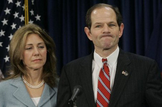 Eliot Spitzer  - On Mart 2008 tarihinde New York Times, şehrin valisi Spitzer'in kadın ticareti zincirinin müşterisi olduğunu belirten bir haber yaptı.