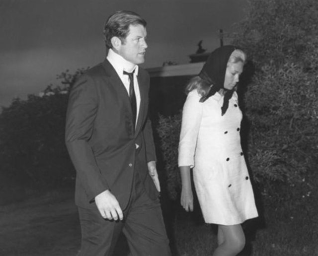 Aile ismini kullanarak yakasını sıyıran Ted, Mary Jo'nun ailesine toplamda 85 bin pound para ödedi. Mary Jo'nun annesi ise "bir kere bile özür dilediğini hatırlamıyorum" açıklamasını yaptı.