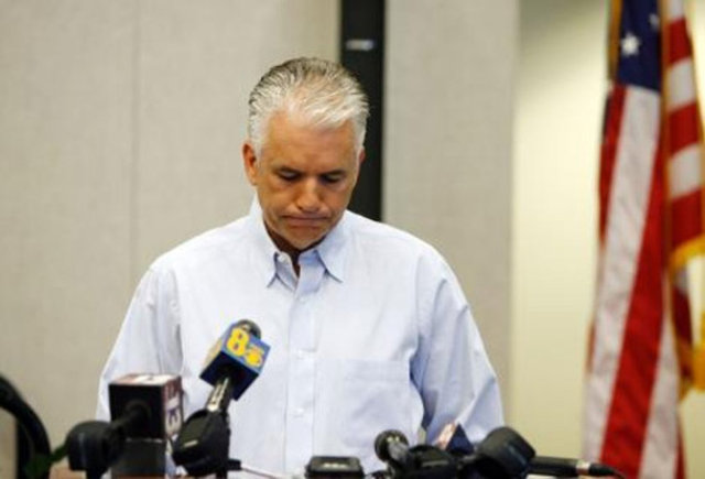 Ancak Doug Hampton cephesinde işler iyi değildi. Fox News'e bir mektup atan Hampton, kariyeri ve aile hayatının mahvolduğunu belirterek yüksek miktarda tazminat talep etti. Ensign'ın ailesi Hampton'a susması için 96 bin dolar ödedi.