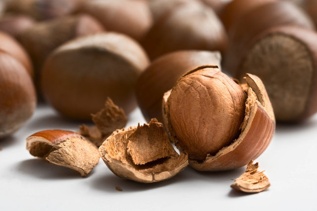 Bunun yerine protein değeri yüksek yiyecekler; et, yağlı balık, fındık, fasulye yiyebilirsiniz.