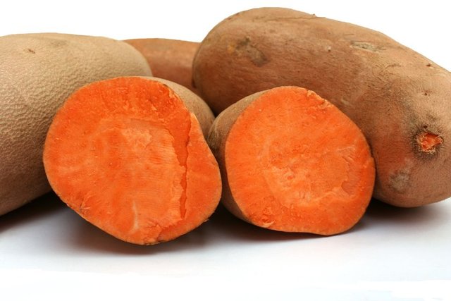 Tryptophan ihtiyacınız için peynir, kuru üzüm, tatlı patates ve ıspanak yiyebilirisiniz.