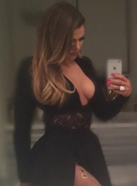 Khloe Kardashian, ayna karşısında çektiği tüm pozlarını sırayla Instagram hesabında paylaştı. Böylece 2014 yılının en çok dikkat çeken sosyal medya pozlarından bazılarına da imza attı.  -