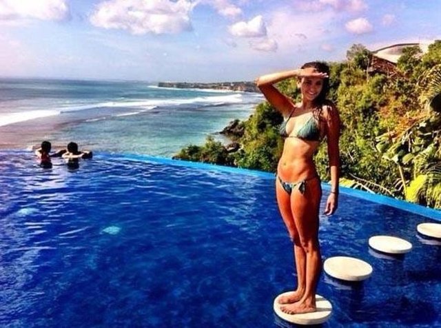 Nina Agdal tatilde.