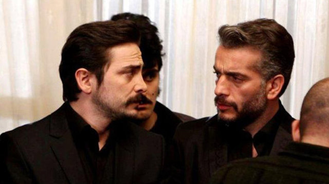 Sarhoştur dedik alttan aldık. Daha sonra gelip 'Neden bana uyuz oldun, neden beni sevmedin lan?' diye bir soru yöneltti. Tanışma şeklini garip bulduğumu belirttim."