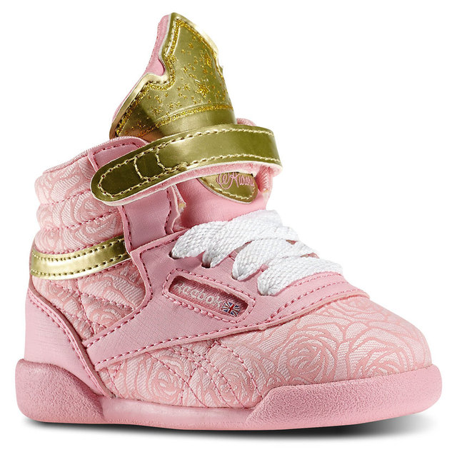 Çok sevdiğiniz ufaklık için, Reebok 73 TL.