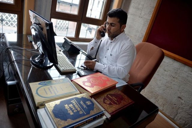 Bu, o aya özel bir ibadet imkanı olduğu için bunun kıymetini bilmek gerekiyor. Tabii kişi şartları gereği zor durumda kalır, özel bir sıkıntısı vardır. O gibi durumlar için de kişiye özel cevaplarımız oluyor."