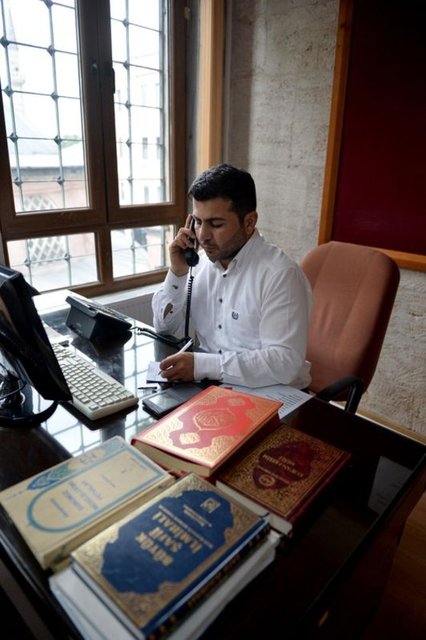 Normal günlerde 500 dini sorunun yanıtlandığı "Alo Fetva" hattında, Ramazan ayında günde ortalama 800 soru din görevlilerince cevaplandırılıyor.