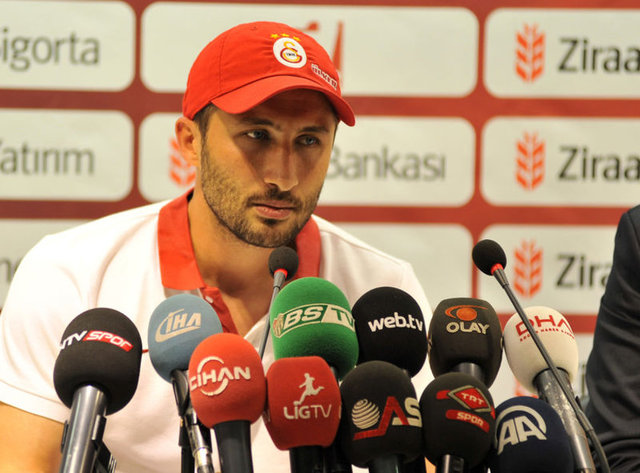 Sabri Sarıoğlu   - "Bana affedildi döndü deniyor.Bir insanın affedilmesi için suç işlemesi lazım. Ben galatasaray'da bir suç işlemedim."