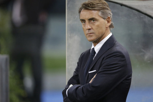 Roberto Mancini   - "Umarım Cüneyt Çakır'la bundan sonra karşılaşmayız. Çünkü çok kötü bir hakem olduğunu düşünüyorum" -  - (Sporx)