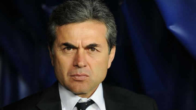 Aykut Kocaman   - "Burada güle oynaya sohbet ediyoruz, "Somurtkan" diyenler utansın... Gole sevinmiyor" dediler... Böyle bir salaklık olabilir mi affedersin..."