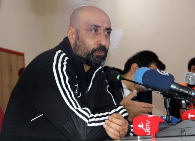 Tolunay Kafkas: "Kimse futbolun gelişmesi ve ilerlemesi için bir şey yapmıyor. Ülkeden de ülkemin insanından da umudumu kestim"