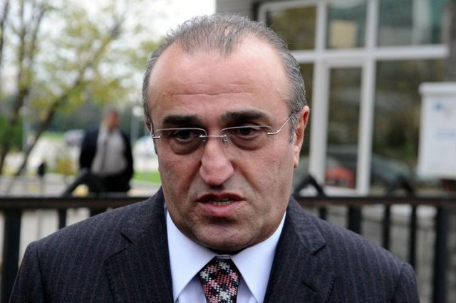 Abdurrahim Albayrak   - "Şu şartlarda Prandelli'nin arkasında kalmam zor. İçim kan ağlıyor. Eski yönetim Prandelli'ye gerçekleştirilemeyecek sözler vermiş. Prandelli'ye vaad edilenler inanılmaz."