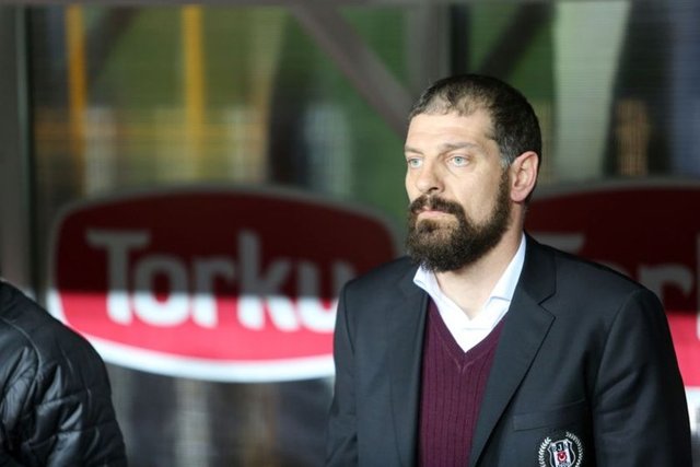 Slaven Bilic   - "Türkiye'de iyi futbol izlemek istiyorsanız büyük bir takımın küçük bir takımla oynadığı maçı izlemelisiniz. Çünkü derbi maçlarda az futbol, bol güreş ve büyük bir gerginlik yaşanıyor"